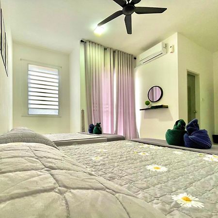 Hanan Homestay Klebang Ipoh With A View Of Mount Korbu, For Musl!M Only!! Eksteriør billede