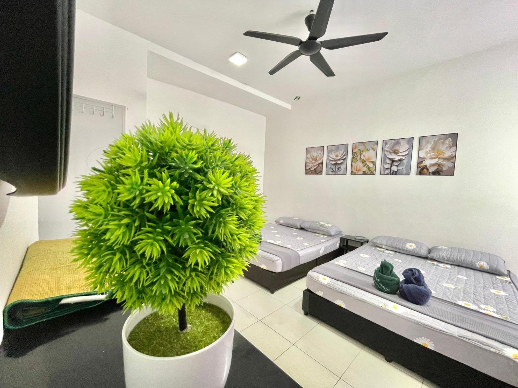 Hanan Homestay Klebang Ipoh With A View Of Mount Korbu, For Musl!M Only!! Eksteriør billede
